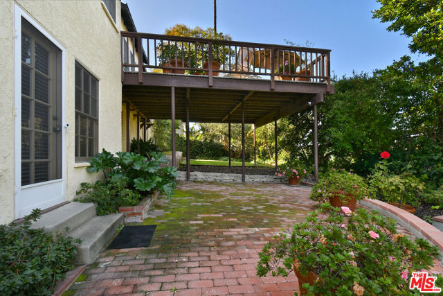 15213 Del Gado Drive, Sherman Oaks CA: https://media.crmls.org/mediaz/839a0398-983c-418b-8242-dbca13e5c85a.jpg
