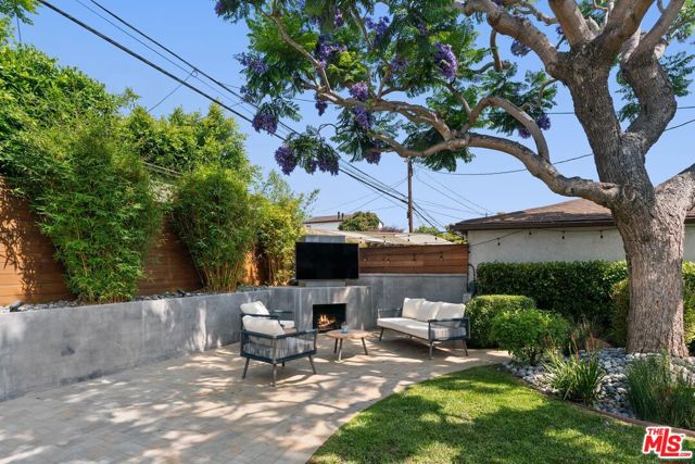 8107 Yorktown Avenue, Los Angeles CA: https://media.crmls.org/mediaz/839a8459-44c4-4775-9e95-f17b29b1a8fc.jpg
