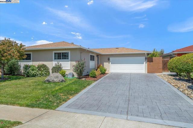 7412 Birkdale Dr, Newark CA: https://media.crmls.org/mediaz/839aa86d-f85e-4ebc-a2e1-41c78d9a3a85.jpg