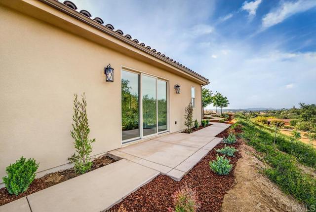 3066 Via Montevina, Fallbrook CA: https://media.crmls.org/mediaz/839af0cb-2c61-4ca5-b20a-738037c249c9.jpg