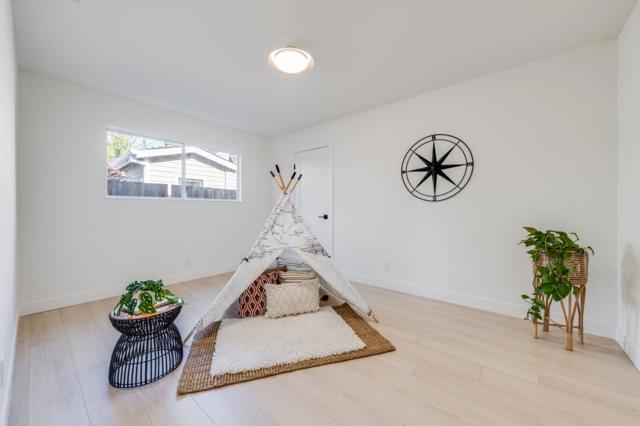 421 Oxford Way, Santa Cruz CA: https://media.crmls.org/mediaz/839b0b6b-b983-4d71-92f1-41ce9c03bdb9.jpg