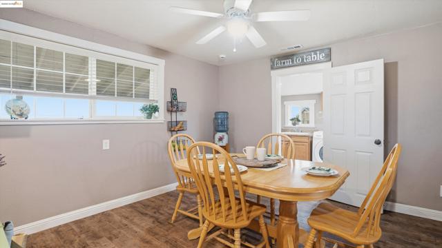 5372 Tule Tree Ln, Oakley CA: https://media.crmls.org/mediaz/839b49c9-be7c-4e7d-b27d-2a647811842d.jpg