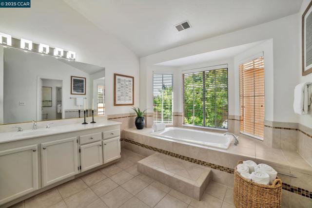 1364 Canyon Side Ave, San Ramon CA: https://media.crmls.org/mediaz/839b4b56-15ea-409e-8b65-04f2f81e7beb.jpg