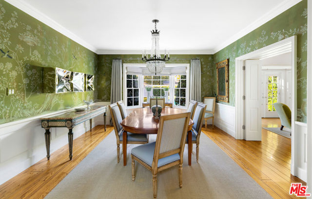 615 Trenton Drive, Beverly Hills CA: https://media.crmls.org/mediaz/839b5cac-7b7a-4129-be7d-31e52c0ccdad.jpg