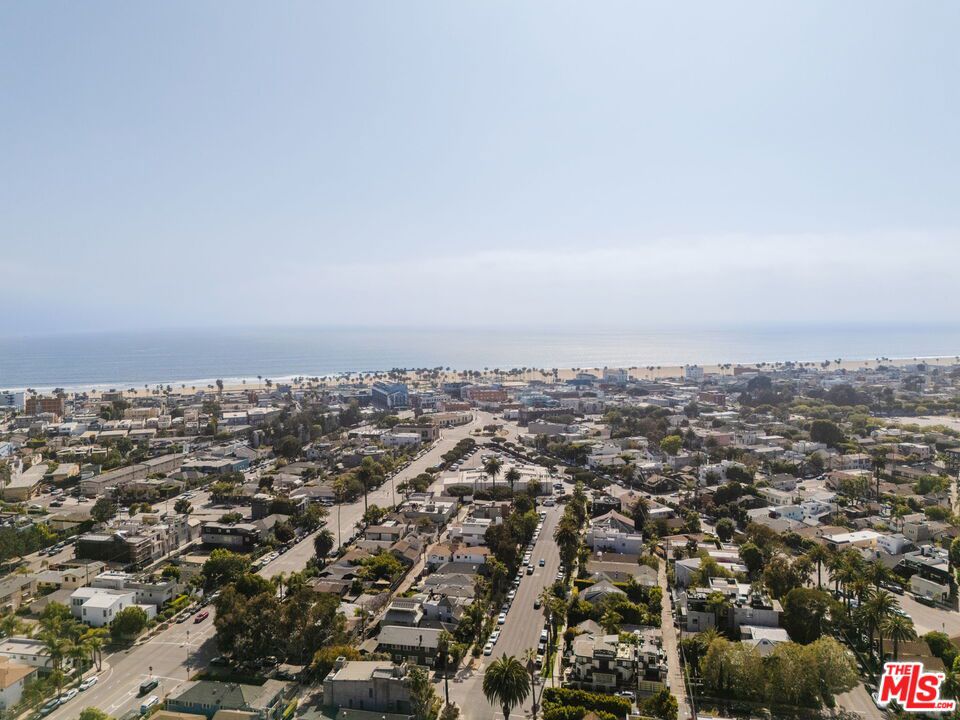 https://media.crmls.org/mediaz/839b7c73-78ab-4ebc-b845-5855d922e52f.jpg?preset=X-Large