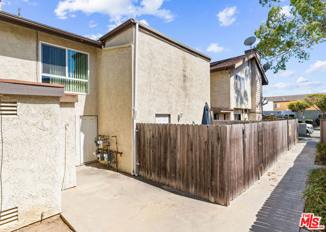 309 Utica Avenue, Huntington Beach CA: https://media.crmls.org/mediaz/839ba4b8-682d-4465-b03c-a57828c2d417.jpg