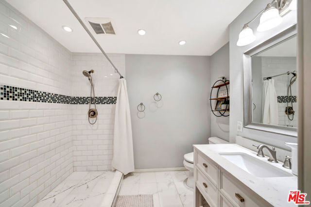 2425 Dusan Street, Simi Valley CA: https://media.crmls.org/mediaz/839bd756-94f7-4601-862d-fe3c372d01e8.jpg