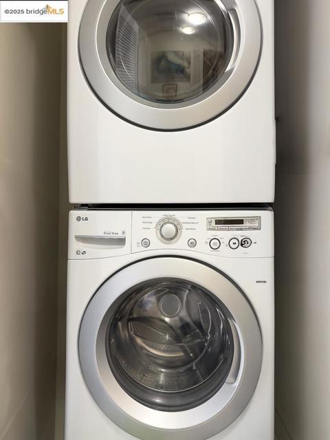 1400 Pinnacle Ct, Richmond CA: https://media.crmls.org/mediaz/839c1f16-da80-4a52-a44b-b40a6311165b.jpg