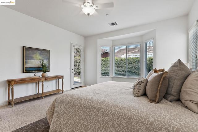 551 Quindell Way, Brentwood CA: https://media.crmls.org/mediaz/839c5ddb-9c18-44a8-8e58-6e865d93c9a6.jpg