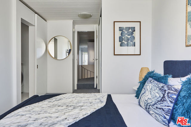 5515 Pacific Avenue, Marina del Rey CA: https://media.crmls.org/mediaz/839c65ce-ecae-48d3-9998-5c9d4babd849.jpg