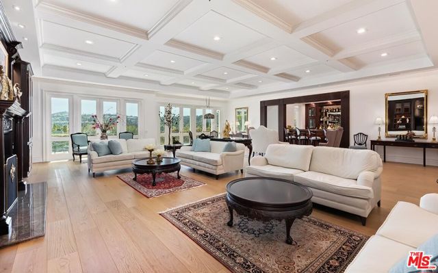 2327 Weybridge Lane, Los Angeles CA: https://media.crmls.org/mediaz/839c7868-781a-45ba-b28b-f2cb030e4eb1.jpg