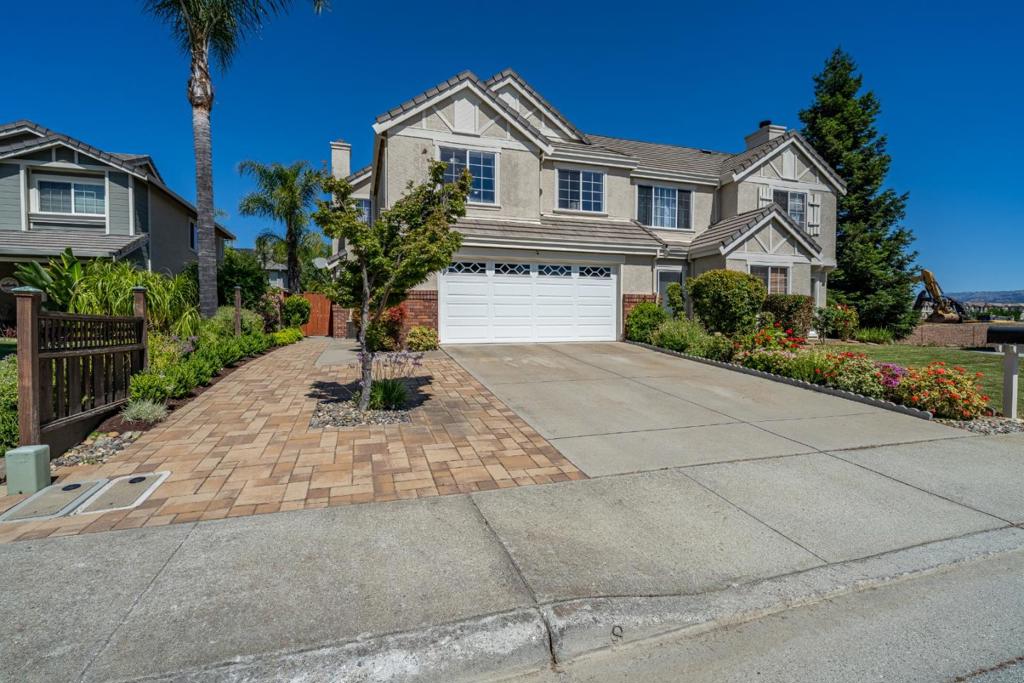 327 La Vela Court