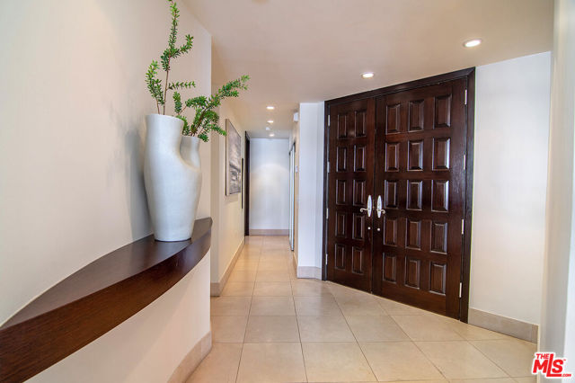 10550 Wilshire Boulevard, 503 photo 5