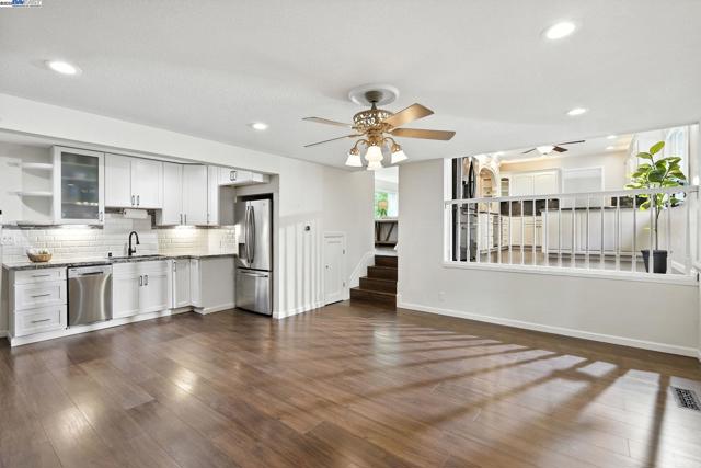 2740 Mohawk Cir, San Ramon CA: https://media.crmls.org/mediaz/839e051c-2b9f-4709-9257-9543c1a6d7ec.jpg