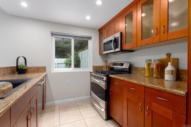 Detail Gallery Image 6 of 26 For 827 Del Mar Downs Rd #E,  Solana Beach,  CA 92075 - 3 Beds | 2/1 Baths