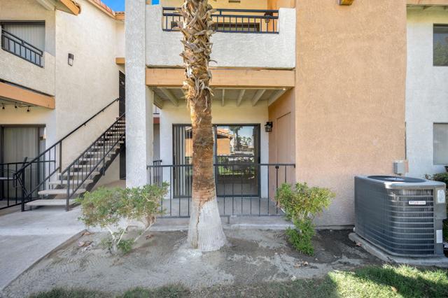 Image 21 of 25 For 78650 Avenue 42  1005