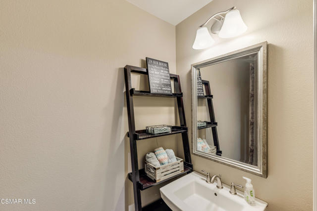 13170 Bent Grass Place, Moorpark CA: https://media.crmls.org/mediaz/83a0d07e-8525-4f5a-a9ca-236686f3591a.jpg