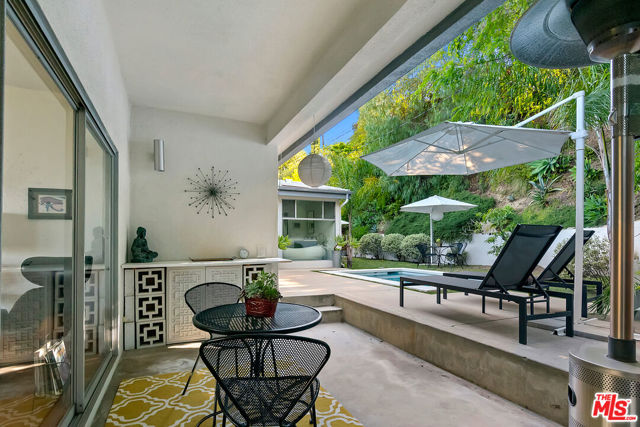 4025 Weslin Avenue, Sherman Oaks CA: https://media.crmls.org/mediaz/83a0ea82-5390-4528-9162-d1aacbe47a28.jpg