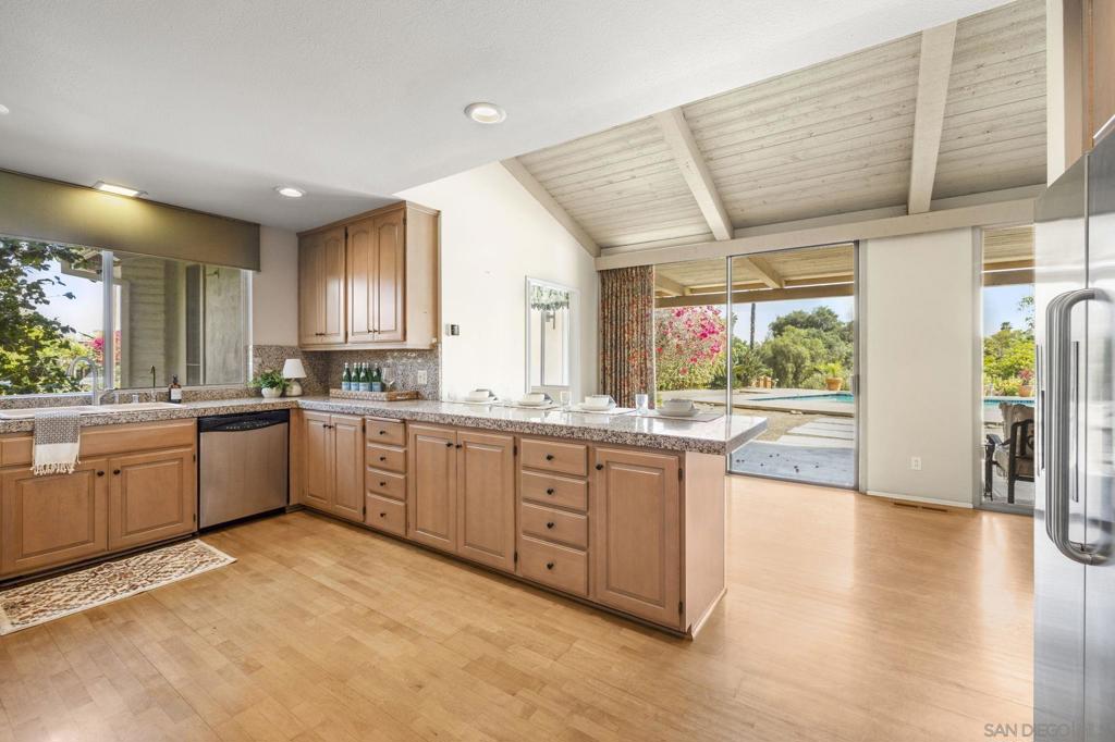 2357 Royal Crest - photo 14