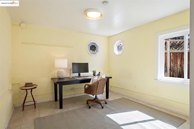 2871 Stephen Dr, Richmond CA: https://media.crmls.org/mediaz/83a15427-c051-4ded-9d0e-af085b1e1192.jpg