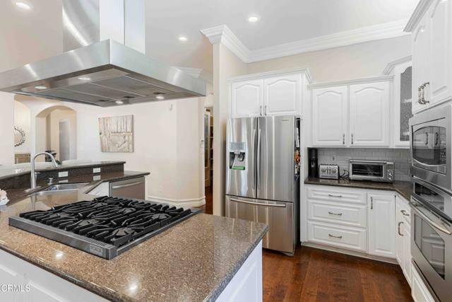 3007 Springbank Court, Bakersfield CA: https://media.crmls.org/mediaz/83a23f96-03f8-4450-b2b5-f2ef27f83913.jpg