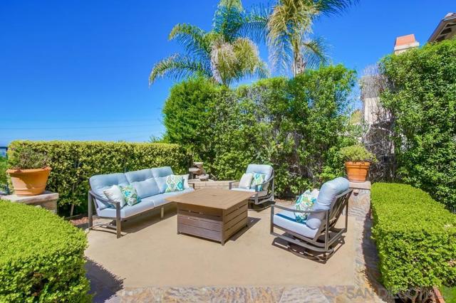 3515 CAMINO CEREZA, Carlsbad CA: https://media.crmls.org/mediaz/83a2420f-212e-4503-b98a-b3143265bd4a.jpg