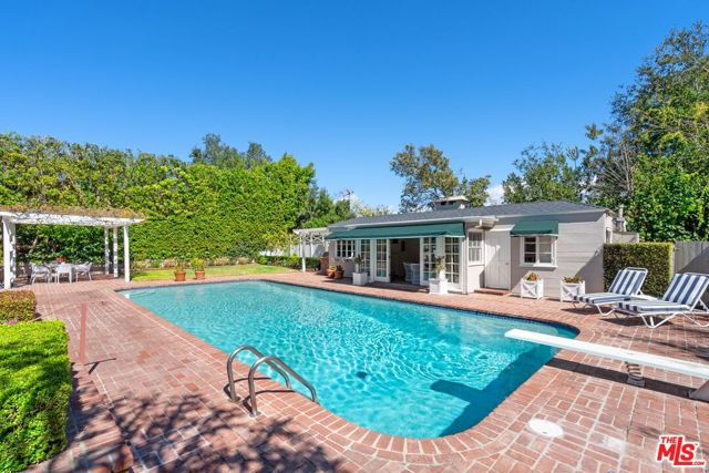 444 Loring Avenue, Los Angeles CA: https://media.crmls.org/mediaz/83a26e68-e32e-42ec-a7ab-a78cb2aed1ac.jpg