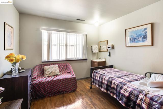 18905 Standish Ave, Hayward CA: https://media.crmls.org/mediaz/83a28168-b05c-4081-9d37-4b0f2a687c20.jpg