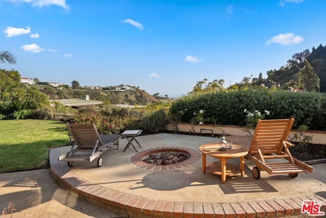 Drew Fenton | 1344 Bienveneda Avenue Pacific Palisades CA | MLS: 7487432