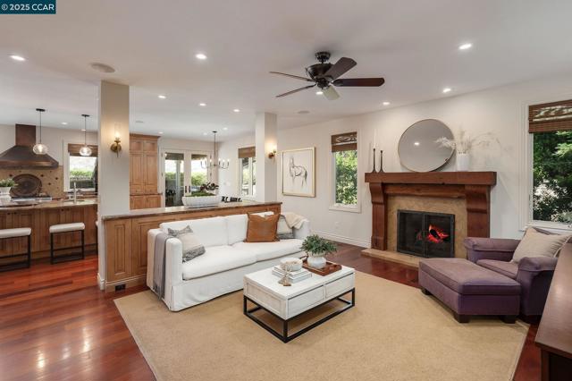 129 Alta Vista Way, Danville CA: https://media.crmls.org/mediaz/83a2de04-b2ca-45aa-922b-a2c8aec44a36.jpg