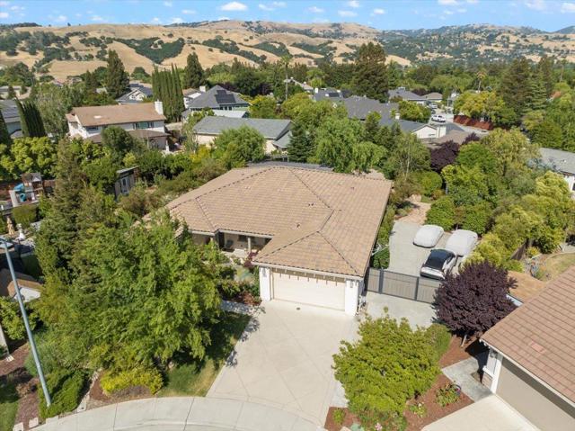 17370 Cesena Court, Morgan Hill CA: https://media.crmls.org/mediaz/83a33d18-80f1-4caf-9bb4-a5a3db7bb90b.jpg