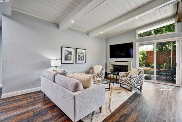 588 E Angela St, Pleasanton CA: https://media.crmls.org/mediaz/83a3723b-0c9b-4bc6-927e-76165157e014.jpg