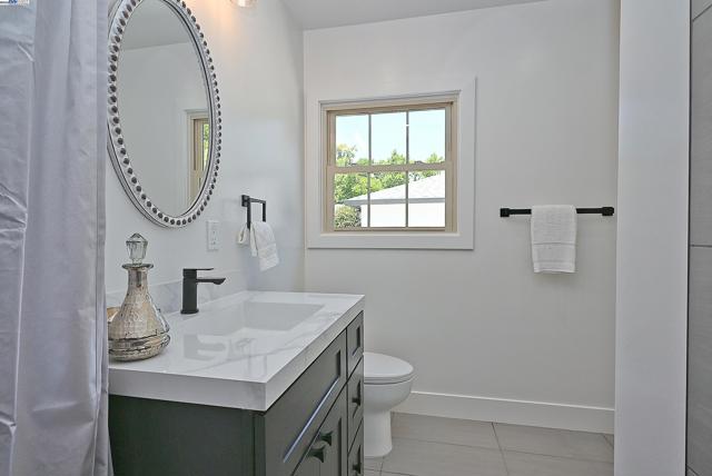3208 McNutt, Walnut Creek CA: https://media.crmls.org/mediaz/83a3731f-ce96-480f-99f2-e46727531625.jpg