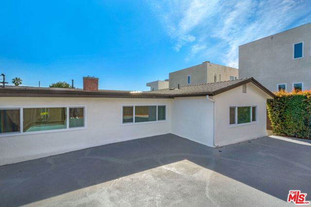 4933 W 20th Street, Los Angeles CA: https://media.crmls.org/mediaz/83a3bdca-c808-4e04-9ff6-55060322a6da.jpg