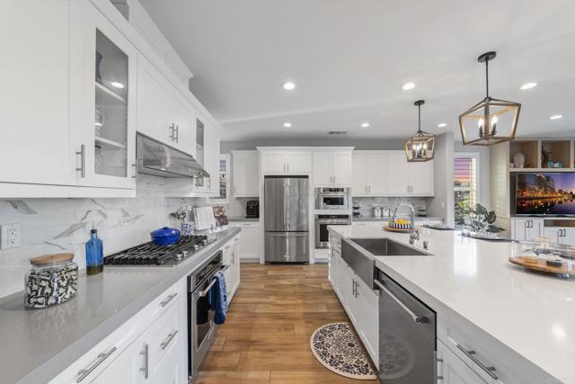 Detail Gallery Image 14 of 68 For 2990 Eldenberry St, Escondido,  CA 92029 - 5 Beds | 4/1 Baths
