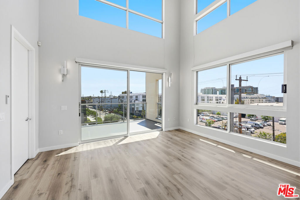 4140 Glencoe Avenue #516