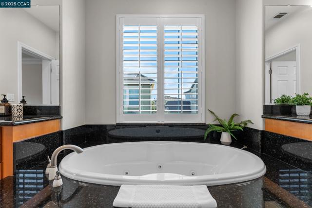1656 Colchester St, Danville CA: https://media.crmls.org/mediaz/83a48d2c-007e-4f20-b8f7-f660b2fb189d.jpg