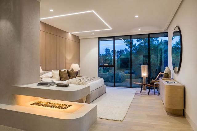 20 Pine Court, Hillsborough CA: https://media.crmls.org/mediaz/83a4e666-9f24-421b-8f7b-dcef550860fc.jpg