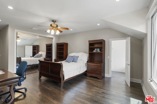 15515 Collina Strada, Los Angeles CA: https://media.crmls.org/mediaz/83a54c54-499d-40a2-a6df-4ab9c3977aef.jpg