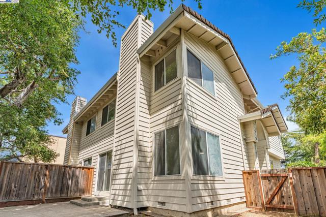 19723 Redwood Rd, Castro Valley CA: https://media.crmls.org/mediaz/83a54ea6-c94b-4548-8944-9ce9f19b8f3a.jpg