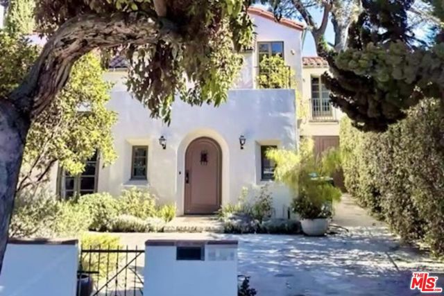 15321 De Pauw Street, Pacific Palisades CA: https://media.crmls.org/mediaz/83a5a1f5-265a-4db0-98b2-de6f2eed0093.jpg