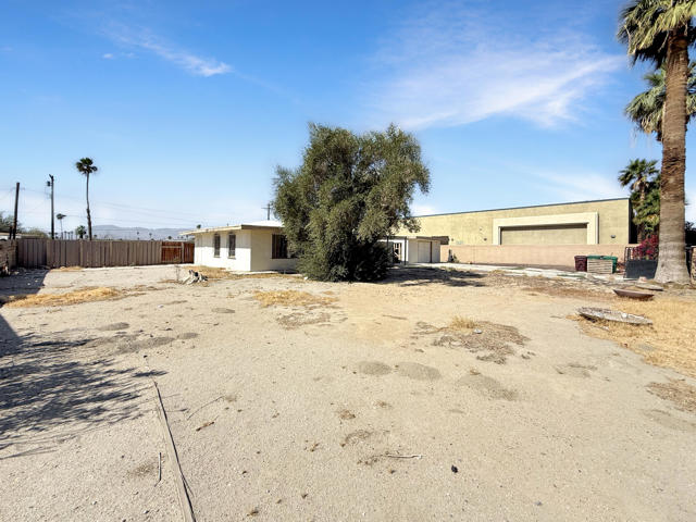 83053 Sonora Avenue, Indio CA: https://media.crmls.org/mediaz/83a5cfd5-b3af-4c97-9d88-271b42abeffc.jpg