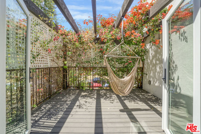 1042 S Stanley Avenue, Los Angeles CA: https://media.crmls.org/mediaz/83a6234d-724b-4485-8b5a-ffca68cead3f.jpg