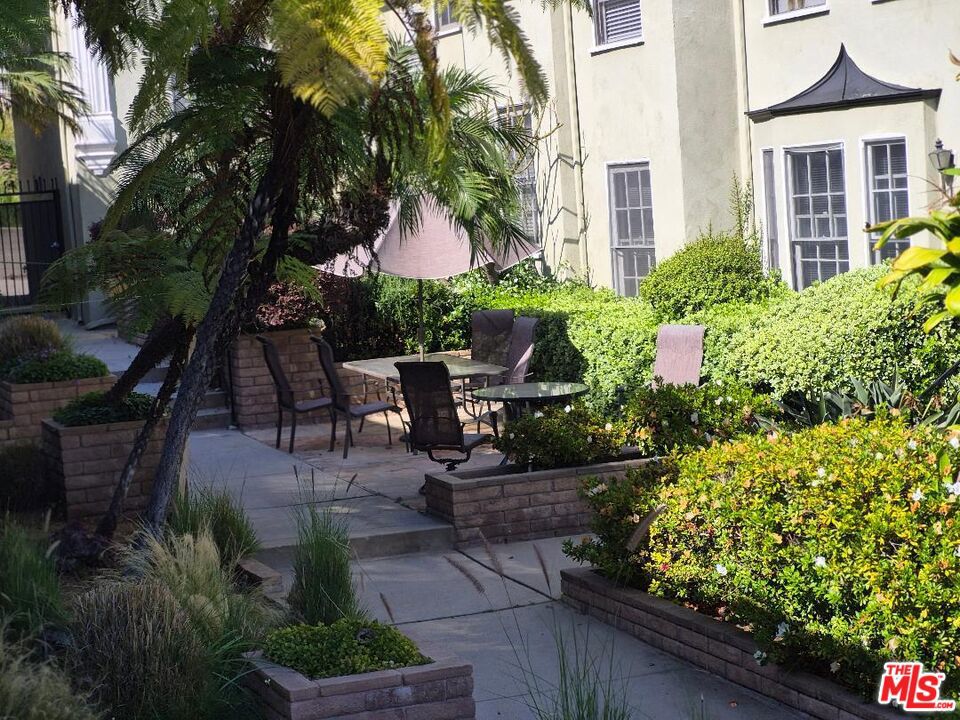 8561 Holloway Drive #8561-1/4