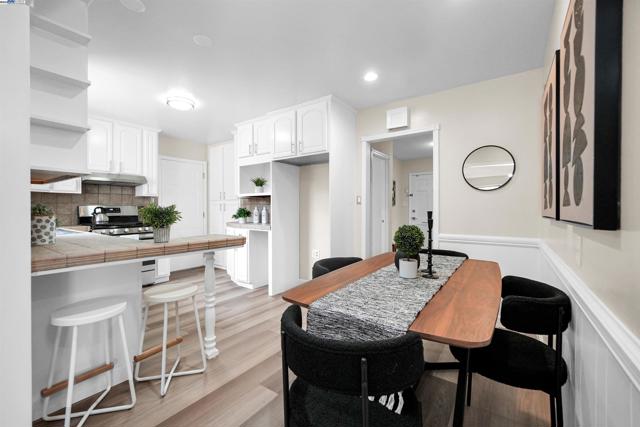 19157 San Miguel Ave, Castro Valley CA: https://media.crmls.org/mediaz/83a6525b-b11e-4c86-b8eb-0a1e3f7b68fa.jpg