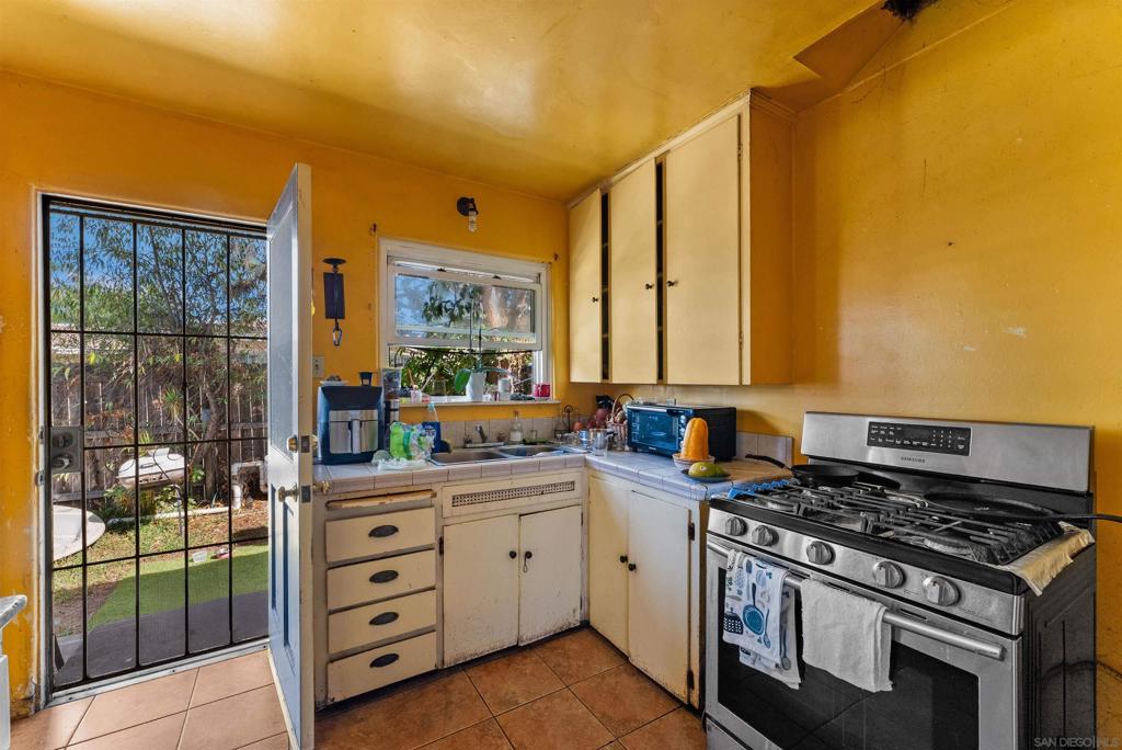 MLS #250039580SD image #15