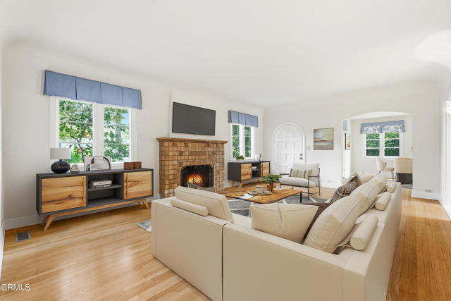 Detail Gallery Image 7 of 71 For 1768 Casa Grande St, Pasadena,  CA 91104 - 3 Beds | 3 Baths