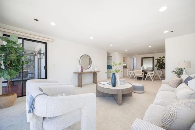 8110 El Paseo Grande, La Jolla CA: https://media.crmls.org/mediaz/83a94ba0-a4df-4197-82a7-aabbff648ce9.jpg