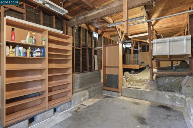 3348 Betty Ln, Lafayette CA: https://media.crmls.org/mediaz/83a97253-88ef-4361-96a1-6c22d5e4ef63.jpg