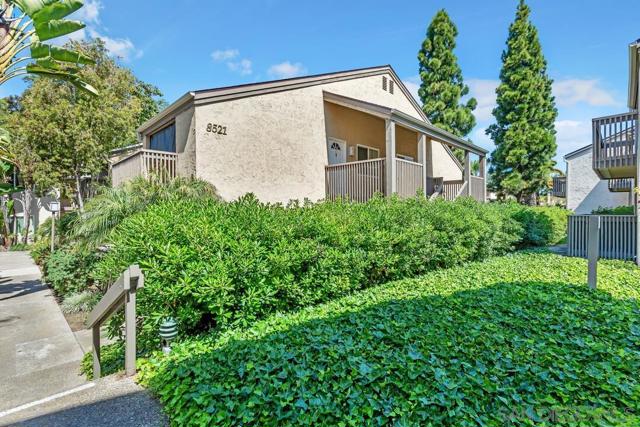 8521 Villa La Jolla Drive, La Jolla CA: https://media.crmls.org/mediaz/83a980b4-a1ed-46bf-9f75-3b0ec38710a4.jpg